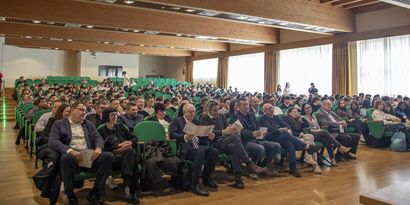 consegna attestati area grafica comunicazione marketing salesiani sanzeno verona scuola professionale 02