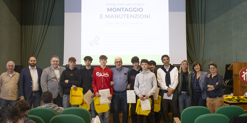 consegna attestati area meccanica automazione automotive salesiani sanzeno verona scuola professionale 02