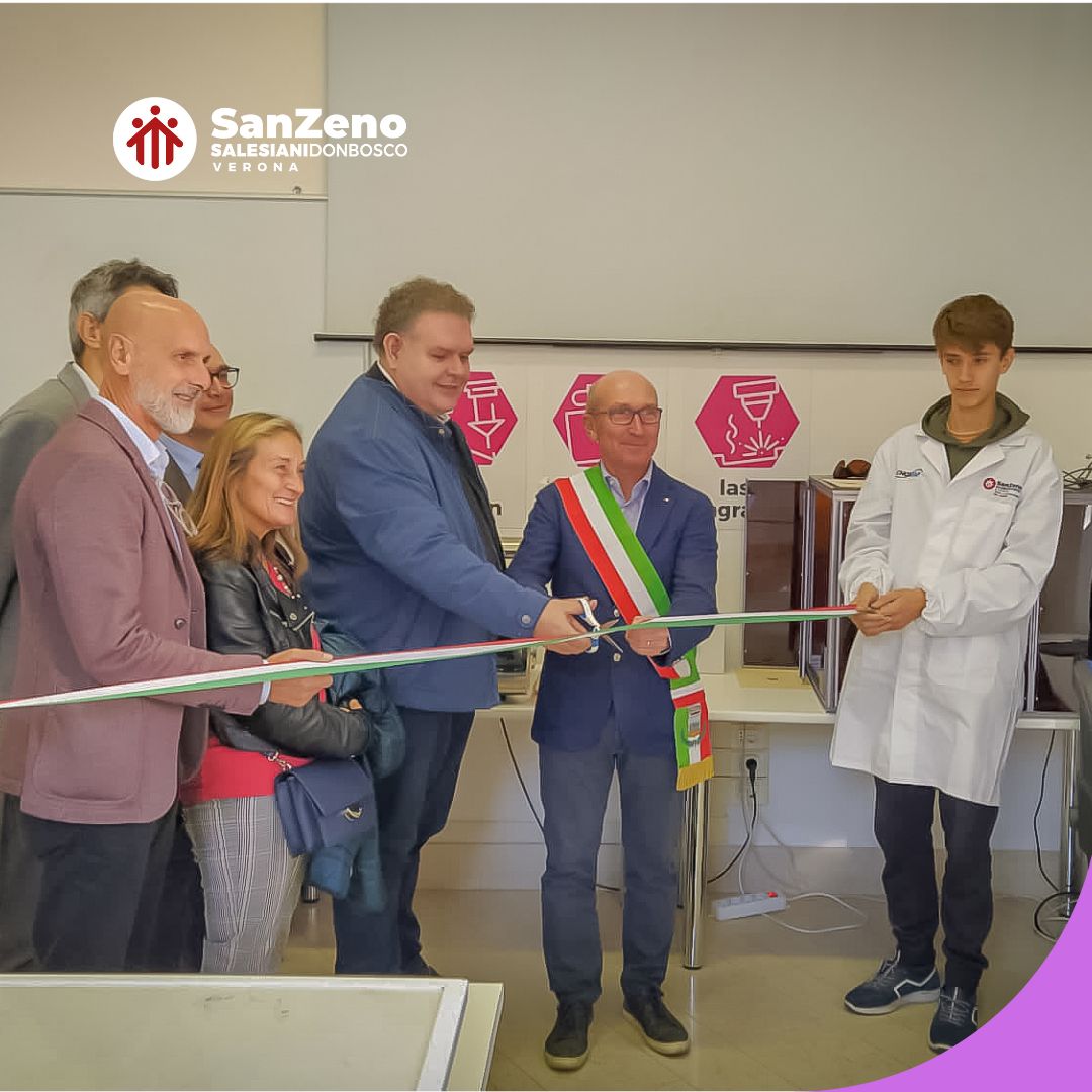 Nelle scorse settimane abbiamo inaugurato il nuovo laboratorio STEM all'interno della sede del settore Arte e Automazione del Marmo a Sant'Ambrogio di Valpolicella.